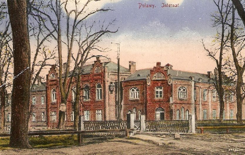Student dormitory of the Institute of Rural Farming and Forestry (now the County Starost Office), ca. 1910.