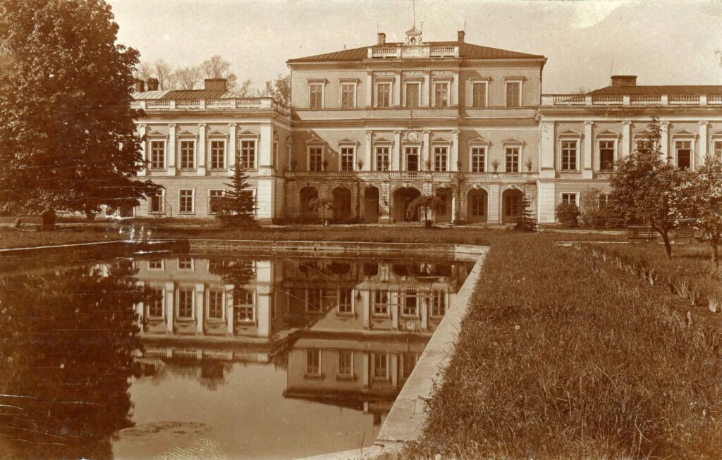 Czartoryski Palace, seat of the State Institute of Farming Science, 1920s.